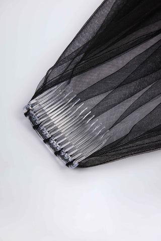 Lace-Trim Veil in Black