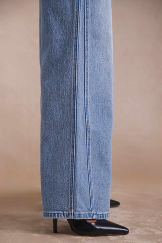 Low-Rise Wide-Leg Jeans in Vintage Wash