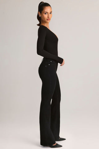 Mid-Rise Flared Jeans in Black
