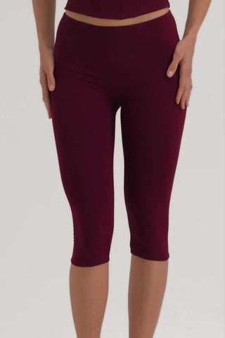 Modal Mid-Rise Capri Leggings in Wine