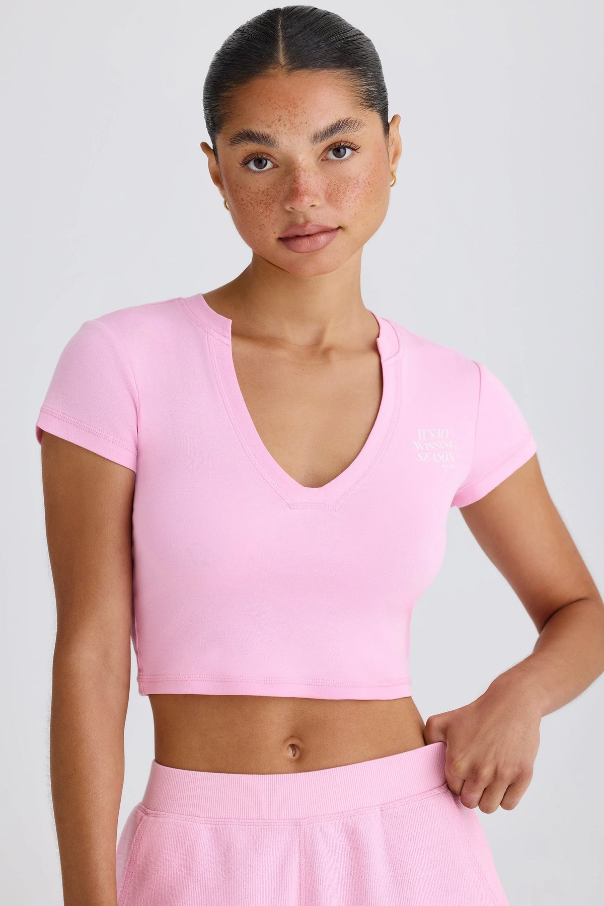 Stretch Cotton Jersey Graphic Print Cropped T-Shirt in Bubblegum Pink