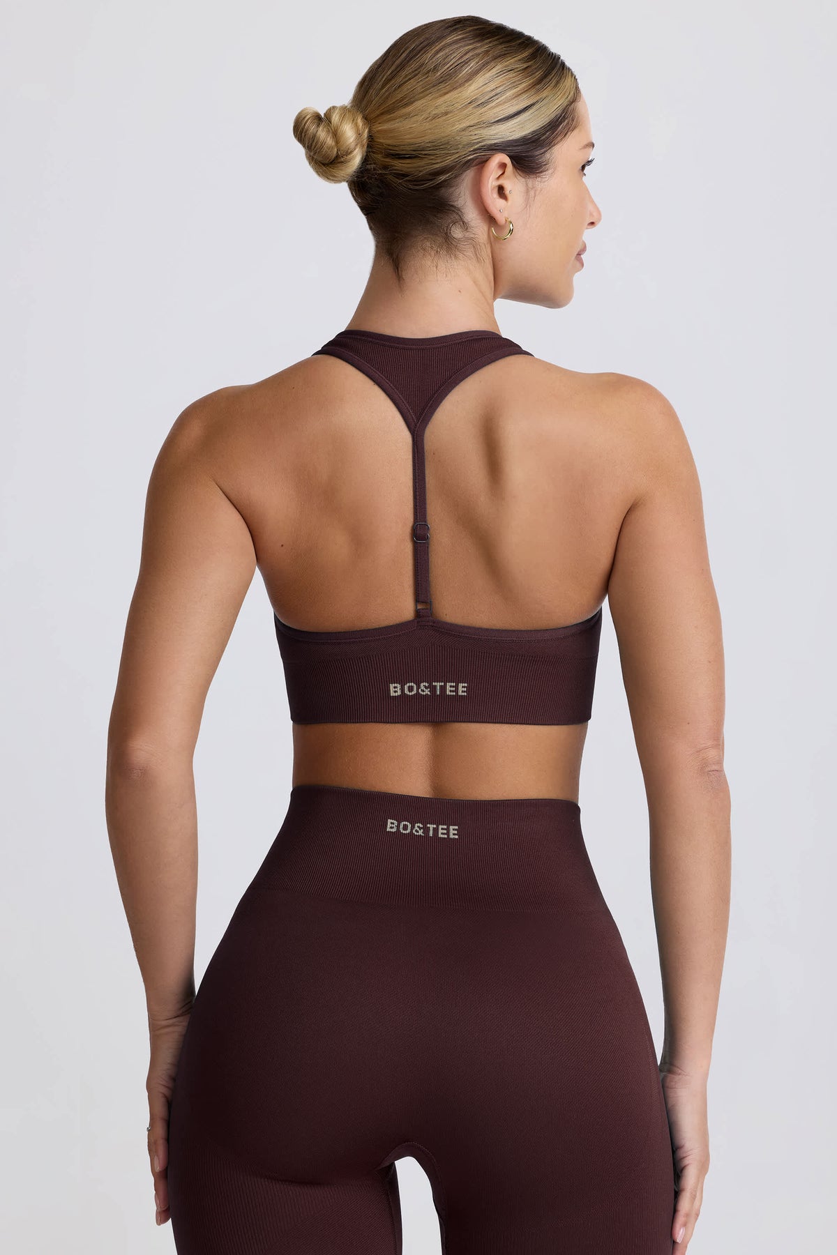 Super Sculpt Seamless T-Back Sports Bra in Chocolate